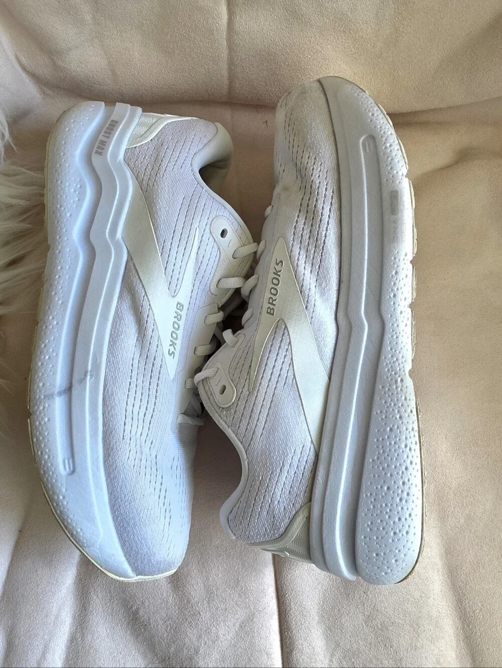Brooks men white